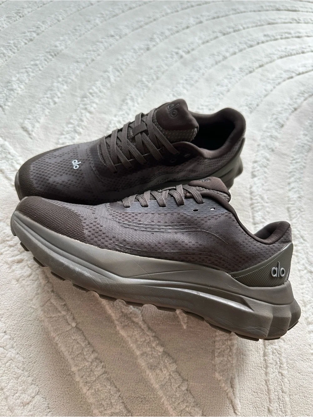 Alo | Runner Sneaker | Espresso